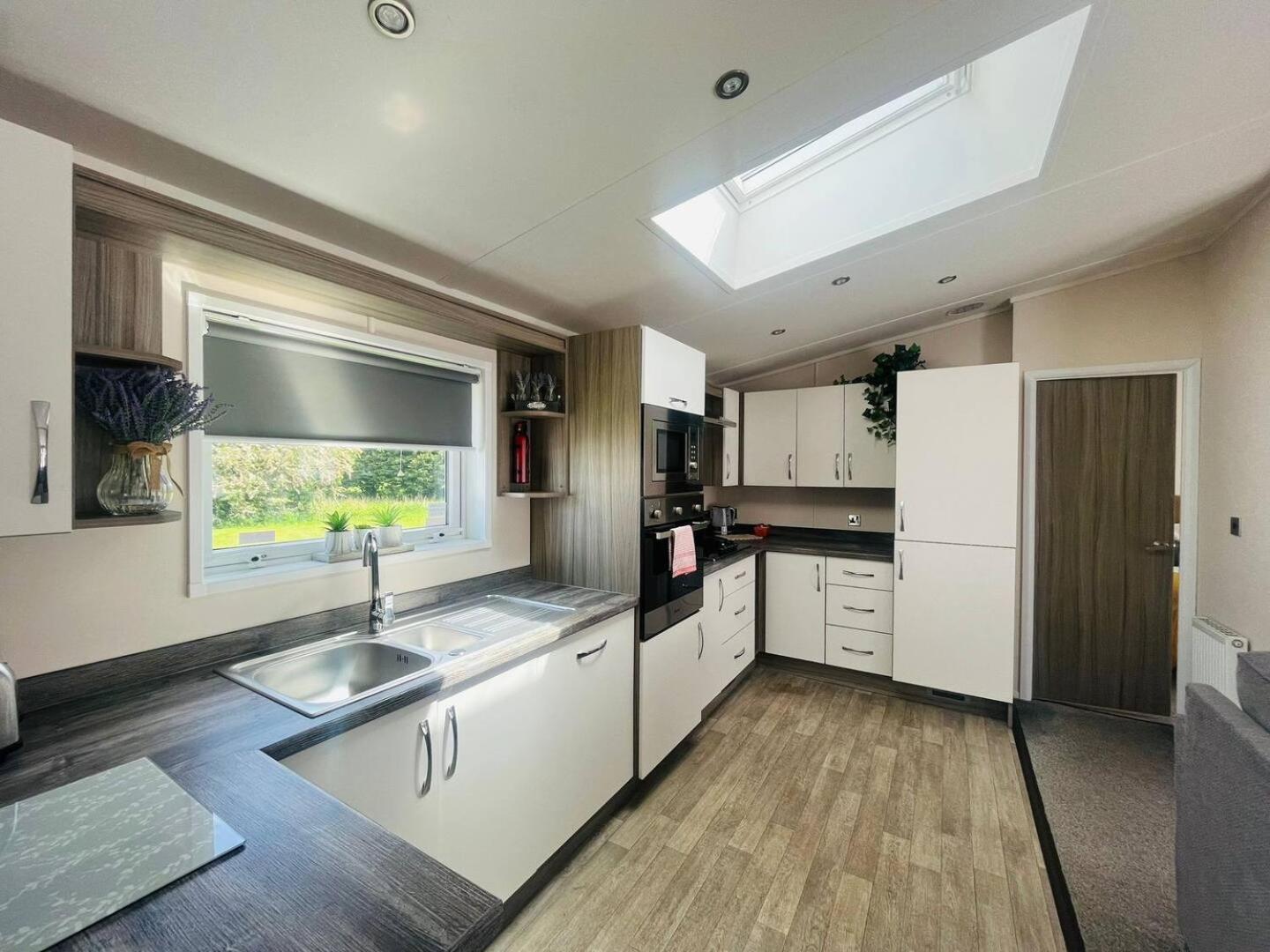 Waterside Retreat With Hot Tub Villa Pocklington Luaran gambar