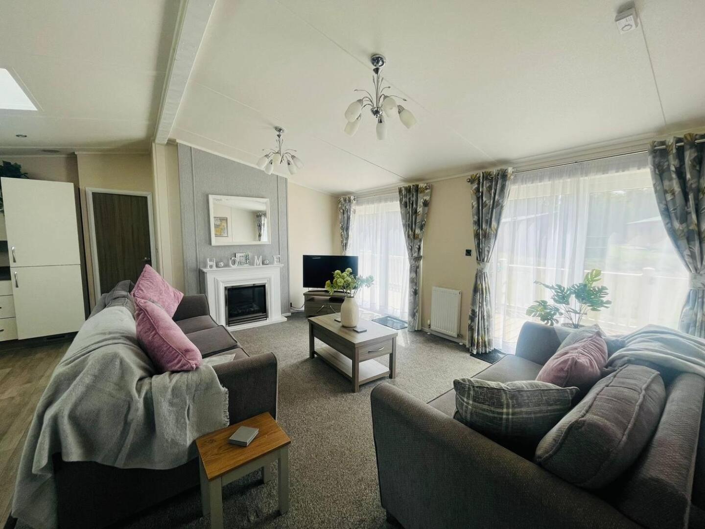 Waterside Retreat With Hot Tub Villa Pocklington Luaran gambar