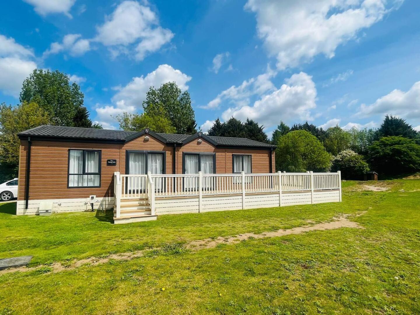 Waterside Retreat With Hot Tub Villa Pocklington Luaran gambar